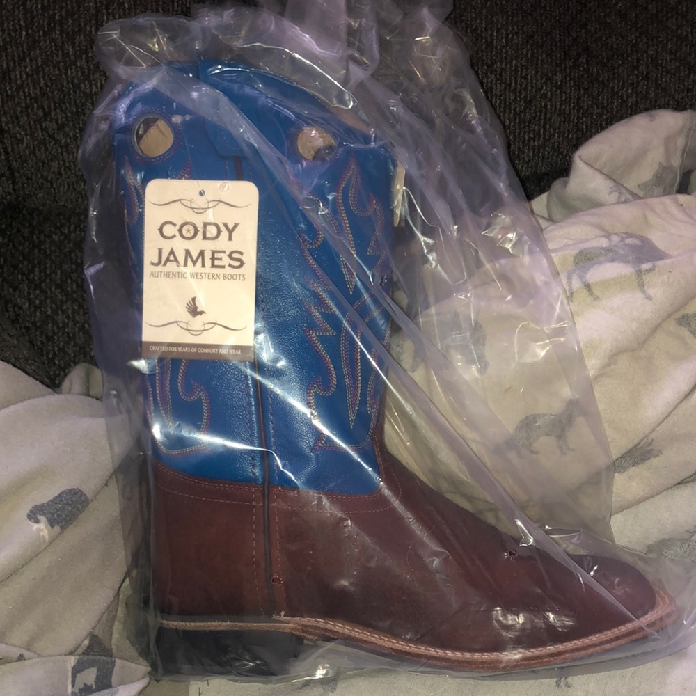 Size 7 Cody James boots